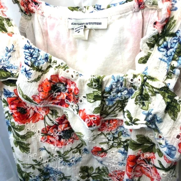 *3 FOR $20* AMERICAN EAGLE OUTFITTERS s size small cream floral halter crop top - Picture 4 of 11